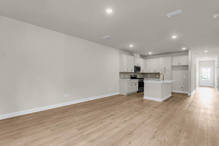 Spacious, unfurnished interior of a new home in , Summerville (Image 12).