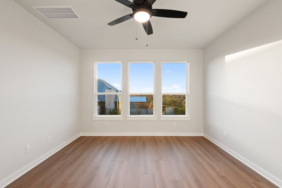 Spacious, unfurnished interior of a new home in Lariat, Liberty Hill (Image 39).
