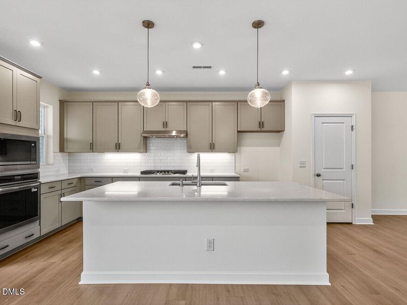 013-1280x960-kitchen