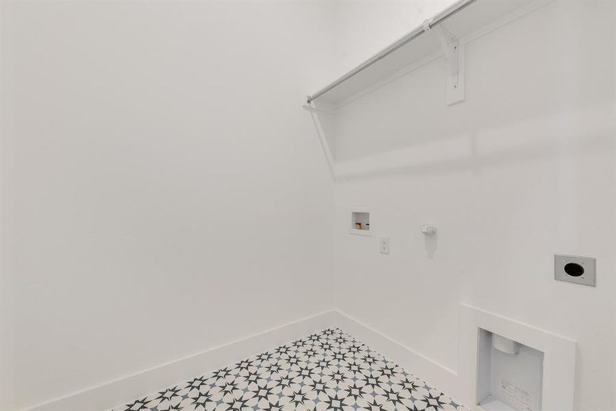 Spacious, unfurnished interior of a new home in Edgewater, Fate (Image 31).