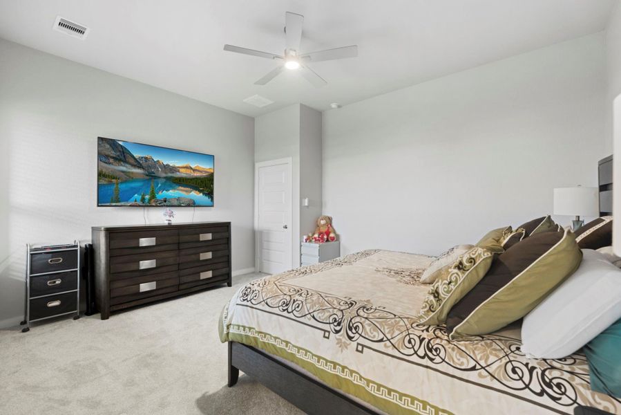 Furnished interior view inside a new home in Edgewood Village, Houston (Image 44). Furnished interior view inside a new home in Edgewood Village, Houston (Image 44).