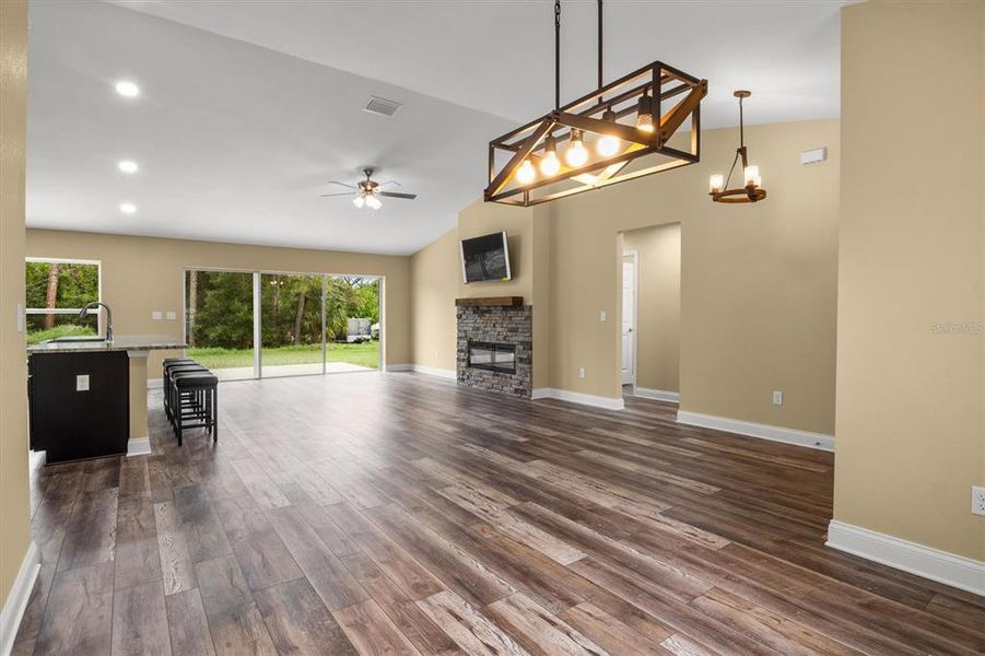 Spacious, unfurnished interior of a new home in , Haines City (Image 22).