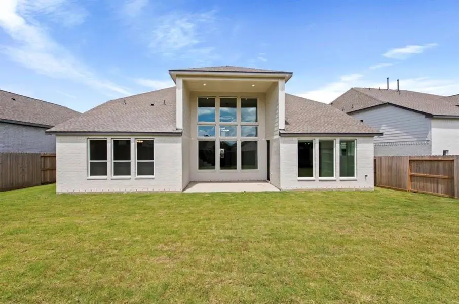 Exterior details and patio area of a home in Candela, Richmond (Image 3).