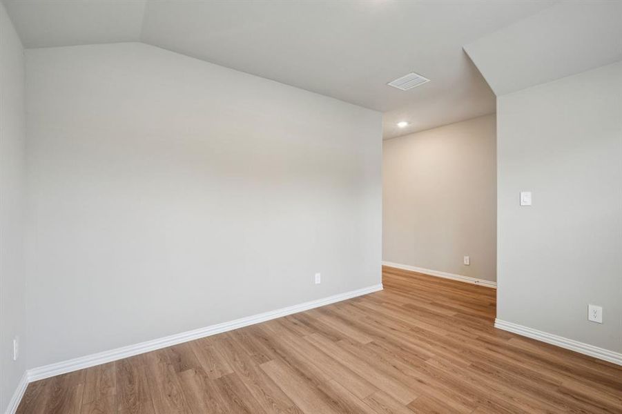 Spacious, unfurnished interior of a new home in Lakehaven - Signature Series, Farmersville (Image 32).