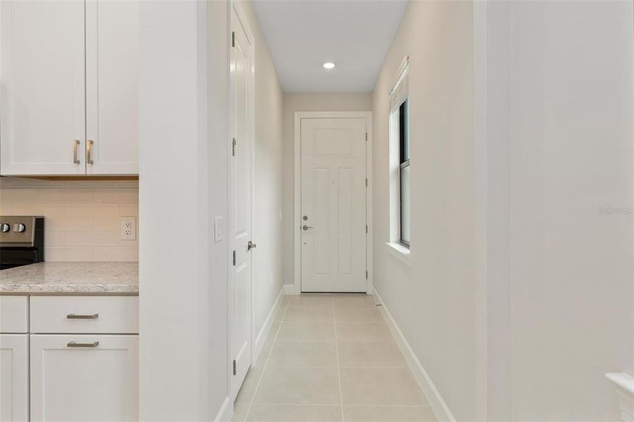 Spacious, unfurnished interior of a new home in , Bradenton (Image 23).