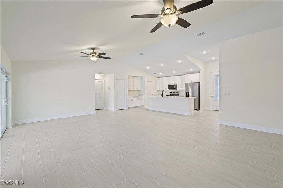 Spacious, unfurnished interior of a new home in Cape Coral, Cape Coral (Image 15).