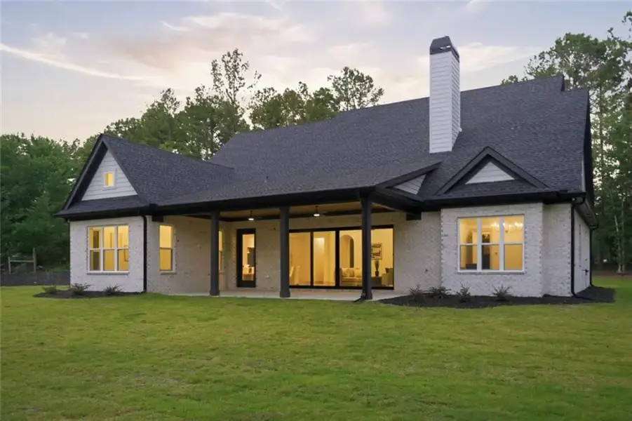 Exterior details and patio area of a home in , Hull (Image 4).