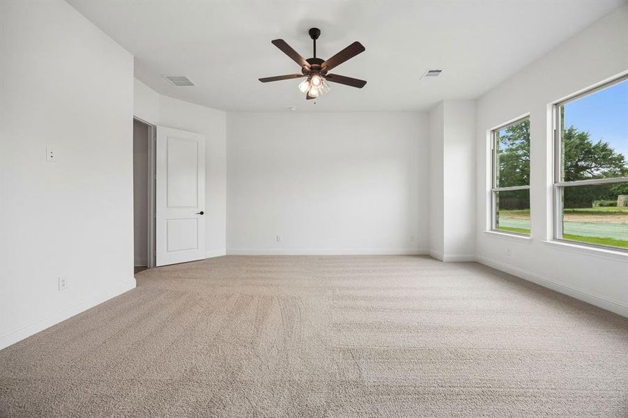 Spacious, unfurnished interior of a new home in Oak Creek Ranch, Midlothian (Image 15). Spacious, unfurnished interior of a new home in Oak Creek Ranch, Midlothian (Image 15).