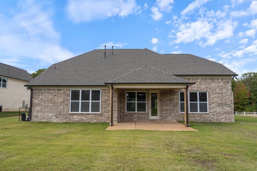 Exterior details and patio area of a home in White Oak, Arlington (Image 17).
