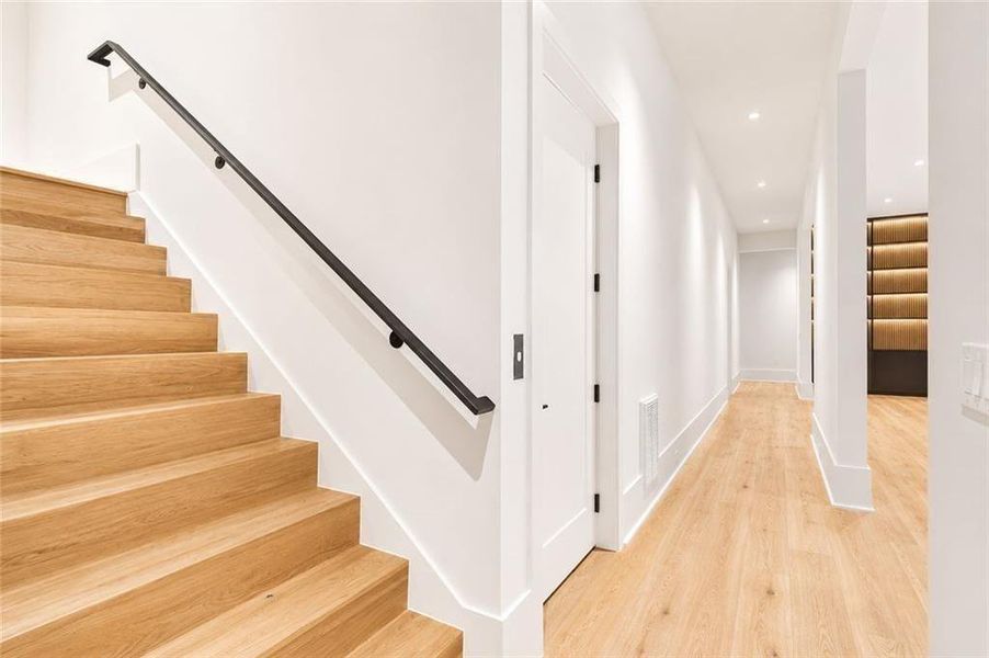 Spacious, unfurnished interior of a new home in , Alpharetta (Image 100).
