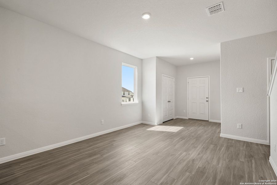 Spacious, unfurnished interior of a new home in Hunters Ranch, San Antonio (Image 15). Spacious, unfurnished interior of a new home in Hunters Ranch, San Antonio (Image 15).