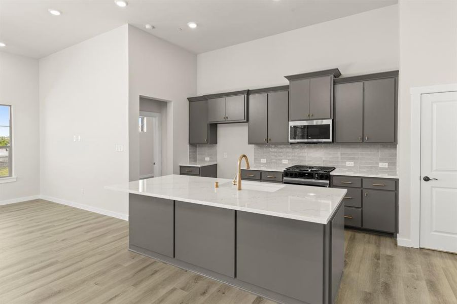 11. 644 Oakridge - Kitchen (3)