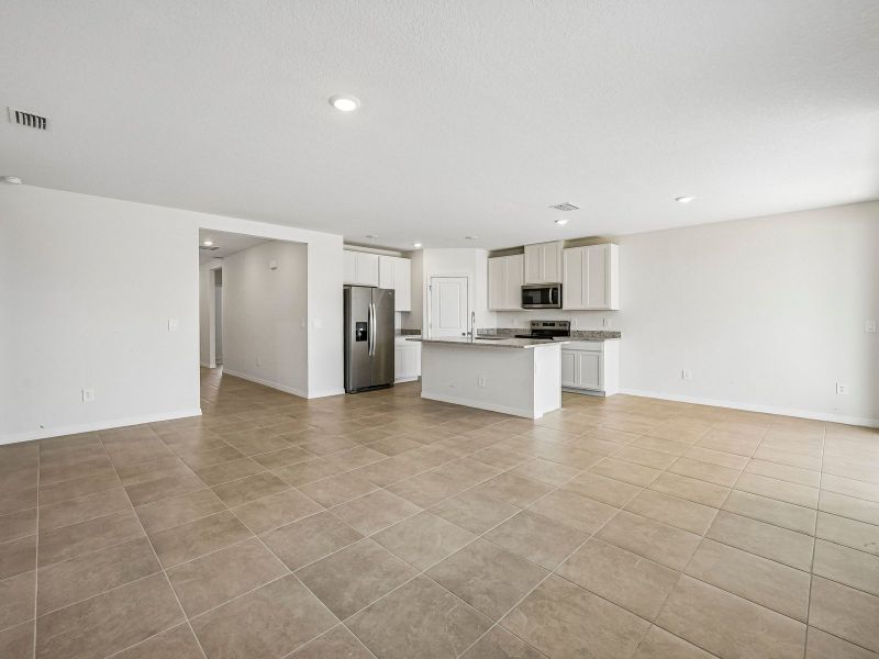 Spacious, unfurnished interior of a new home in The Reserve at Van Oaks, Auburndale (Image 9).