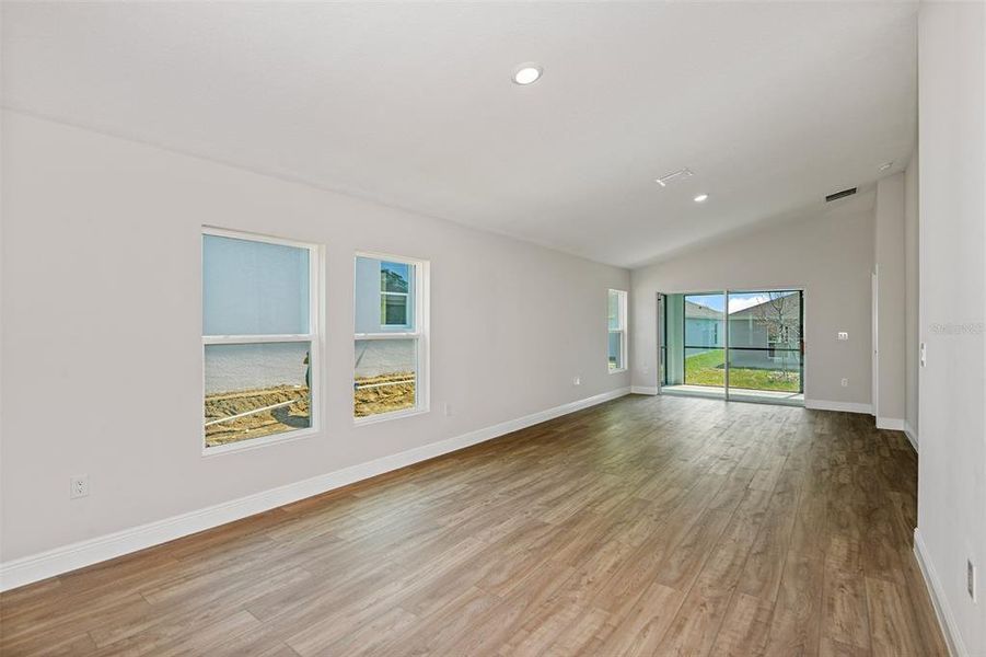 Spacious, unfurnished interior of a new home in Cherrywood Preserve, Ocala (Image 11).