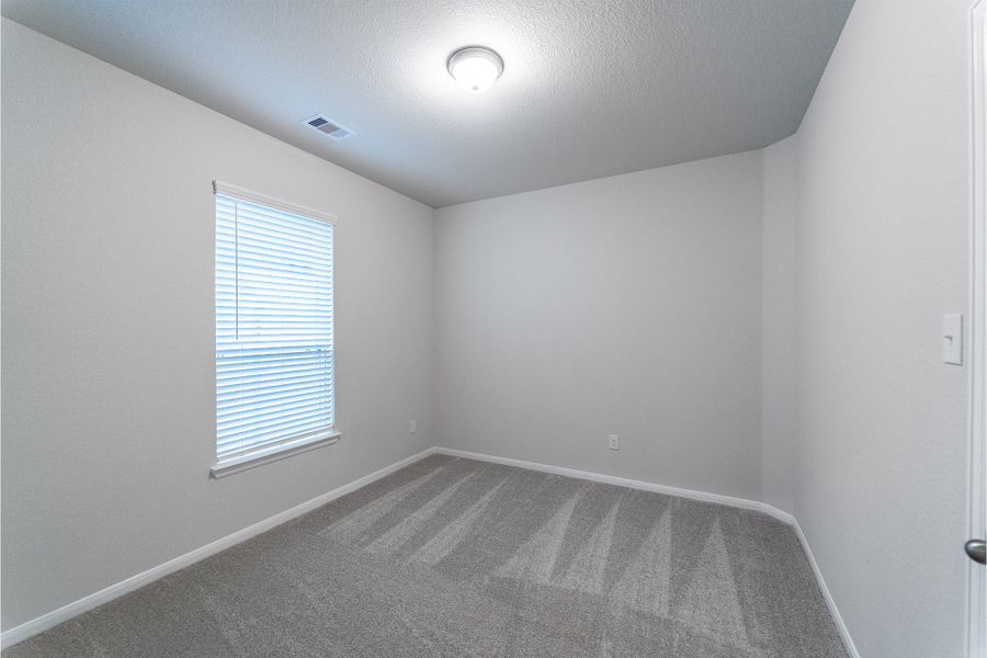 Spacious, unfurnished interior of a new home in Canterra Creek, Rosharon (Image 29).