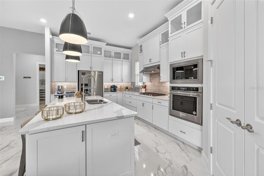 Furnished interior view inside a new home in , Orlando (Image 36).