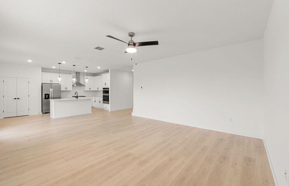 Spacious, unfurnished interior of a new home in Sunfield, Buda (Image 22).