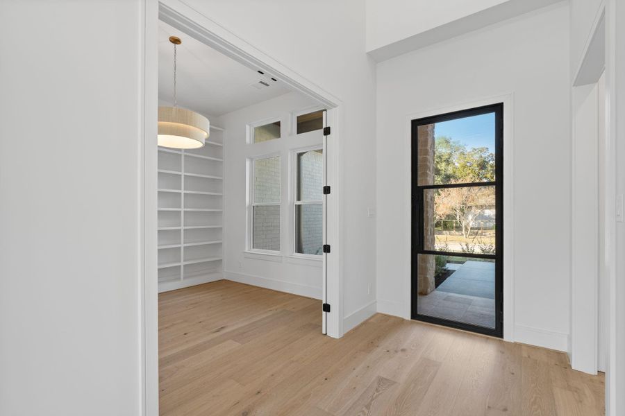 Spacious, unfurnished interior of a new home in , Houston (Image 31).