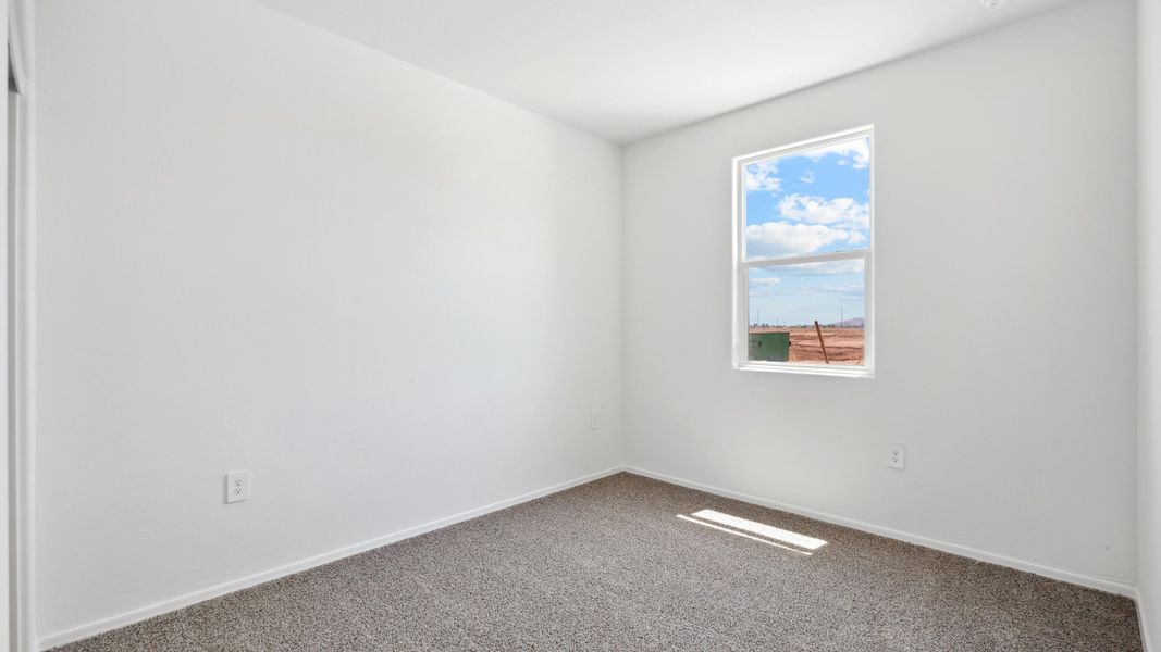 Spacious, unfurnished interior of a new home in Quail Ranch, San Tan Valley (Image 17).
