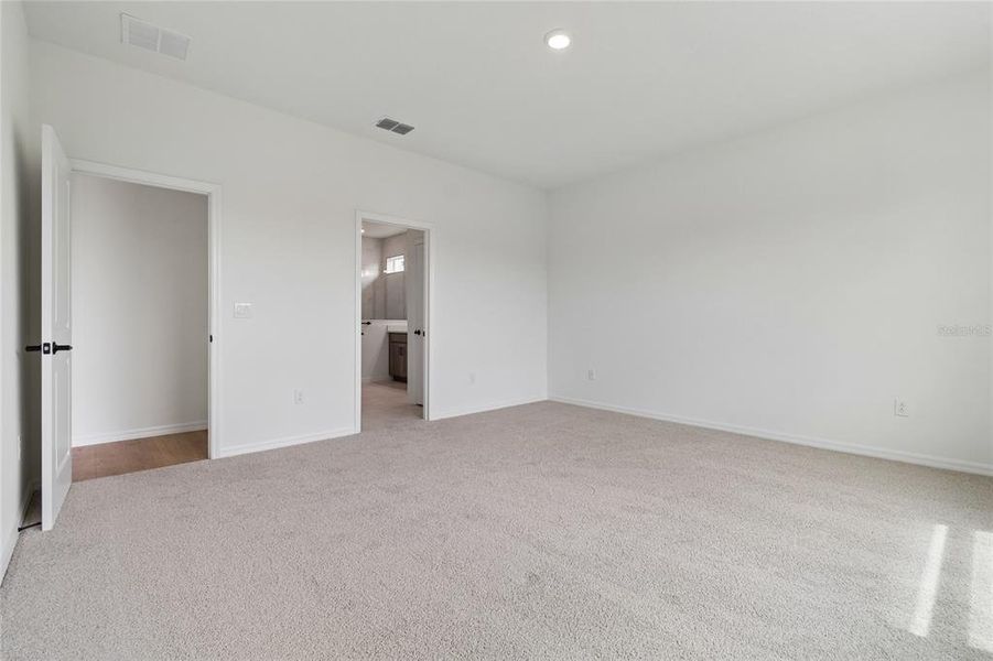 Spacious, unfurnished interior of a new home in Waterset Tradition Series, Apollo Beach (Image 19). Spacious, unfurnished interior of a new home in Waterset Tradition Series, Apollo Beach (Image 19).
