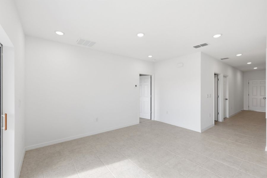 Spacious, unfurnished interior of a new home in Highfield at Twisted Oaks, Wildwood (Image 9).