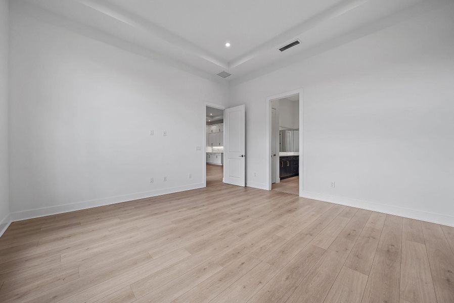 Spacious, unfurnished interior of a new home in , Palm Beach Gardens (Image 40).