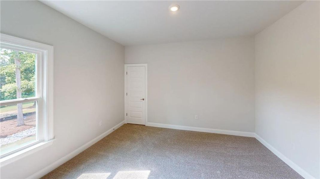 Spacious, unfurnished interior of a new home in Mirror Lake at South Harbour, Villa Rica (Image 21).