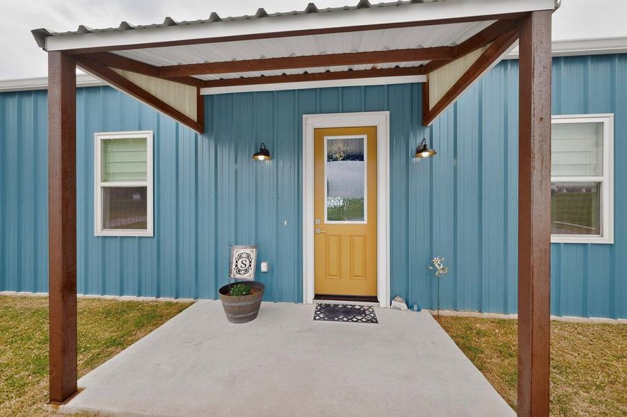 Exterior details and patio area of a home in , Whitewright (Image 22).