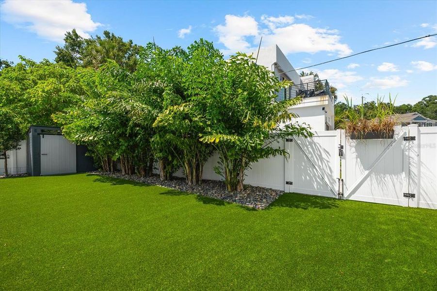 Exterior details and patio area of a home in , Tampa (Image 28).