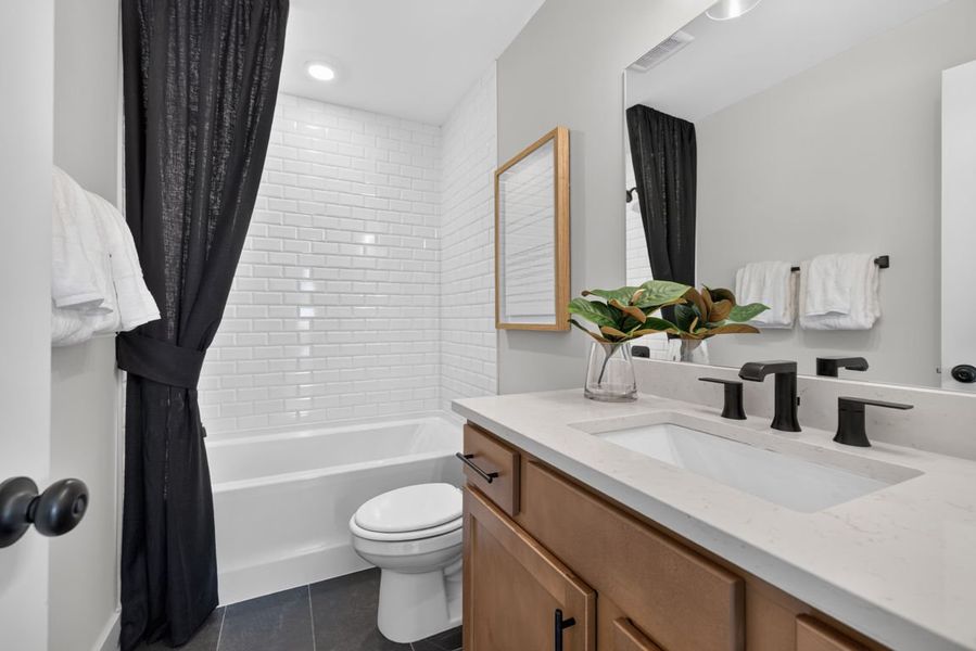 Representative furnished interior of a home built from the Oakhurst by Pulte Homes in Everhour, Newnan (Image 44).