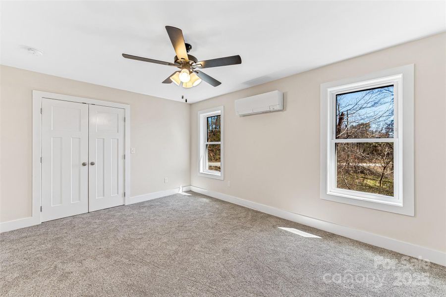 Spacious, unfurnished interior of a new home in , Asheville (Image 25).