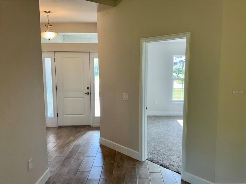 Spacious, unfurnished interior of a new home in , Rotonda West (Image 20).