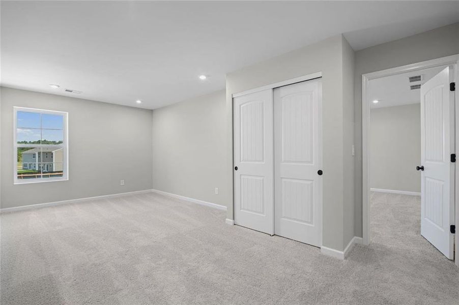 Spacious, unfurnished interior of a new home in Three Rivers, Rome (Image 22).