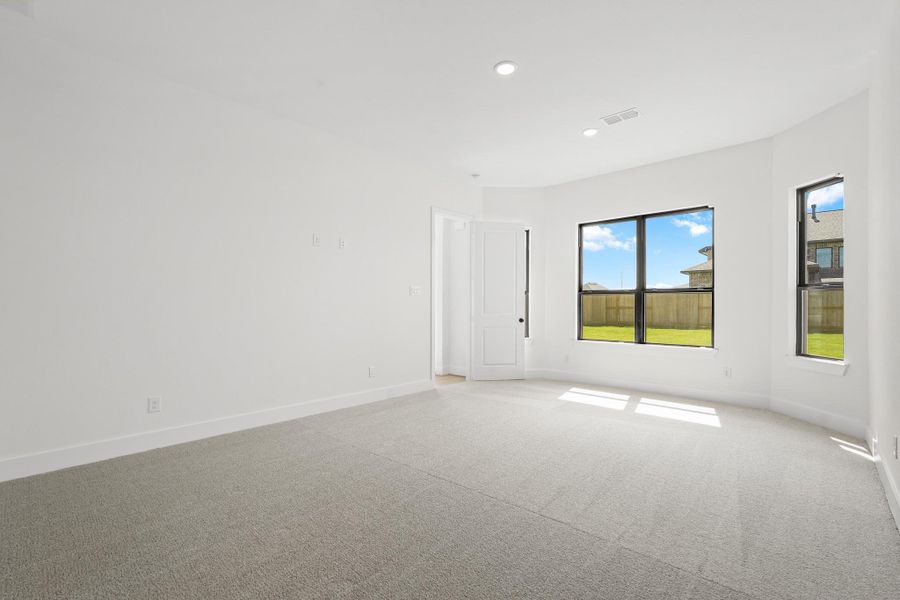 Spacious, unfurnished interior of a new home in Jubilee 45', 70', Hockley (Image 8).
