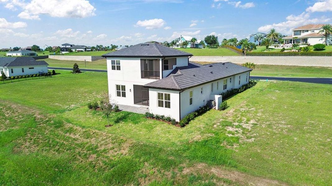 Exterior details and patio area of a home in , Lake Alfred (Image 25).
