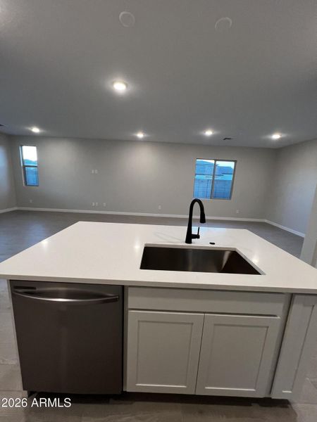 253 - KITCHEN ISLAND