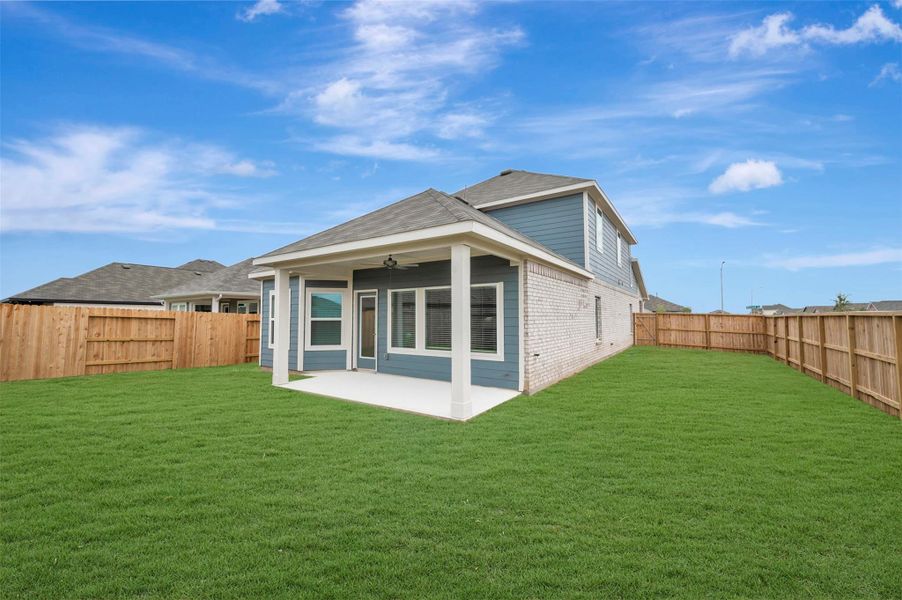 Exterior details and patio area of a home in Miller's Pond, Rosenberg (Image 26).