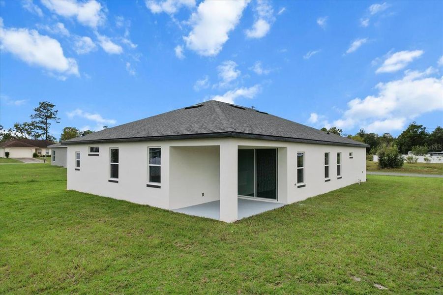 Exterior details and patio area of a home in , Ocala (Image 3).