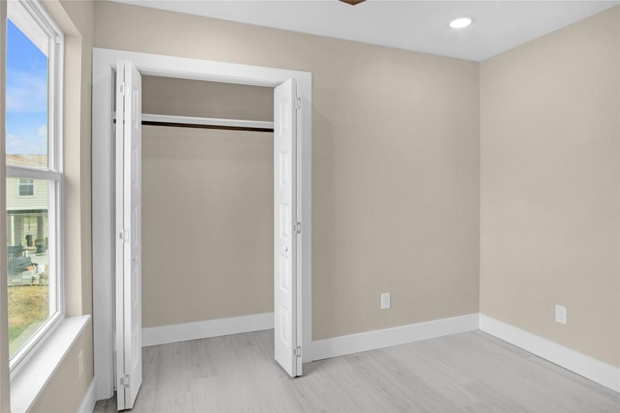 Spacious, unfurnished interior of a new home in , San Leon (Image 28).