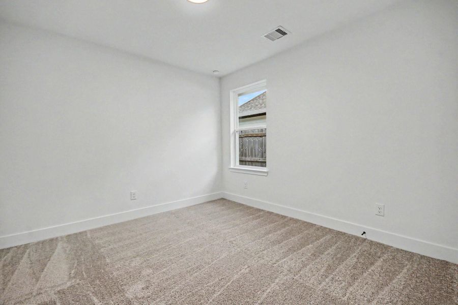 Spacious, unfurnished interior of a new home in , Angleton (Image 15).