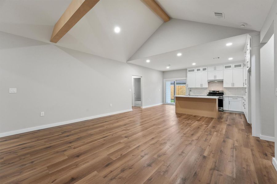 Spacious, unfurnished interior of a new home in , Pasadena (Image 11).