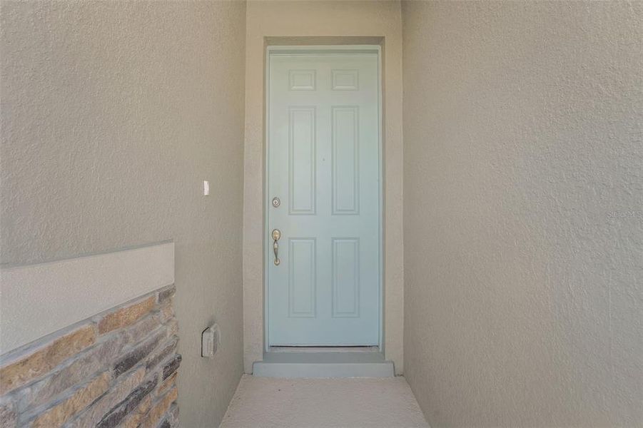 Exterior details and patio area of a home in Willowbrook North, Winter Haven (Image 3).