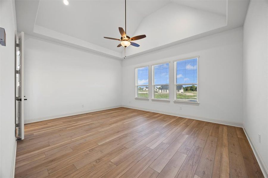Spacious, unfurnished interior of a new home in Tuscan Estates (1 Acre Lots), Waxahachie (Image 29). Spacious, unfurnished interior of a new home in Tuscan Estates (1 Acre Lots), Waxahachie (Image 29).