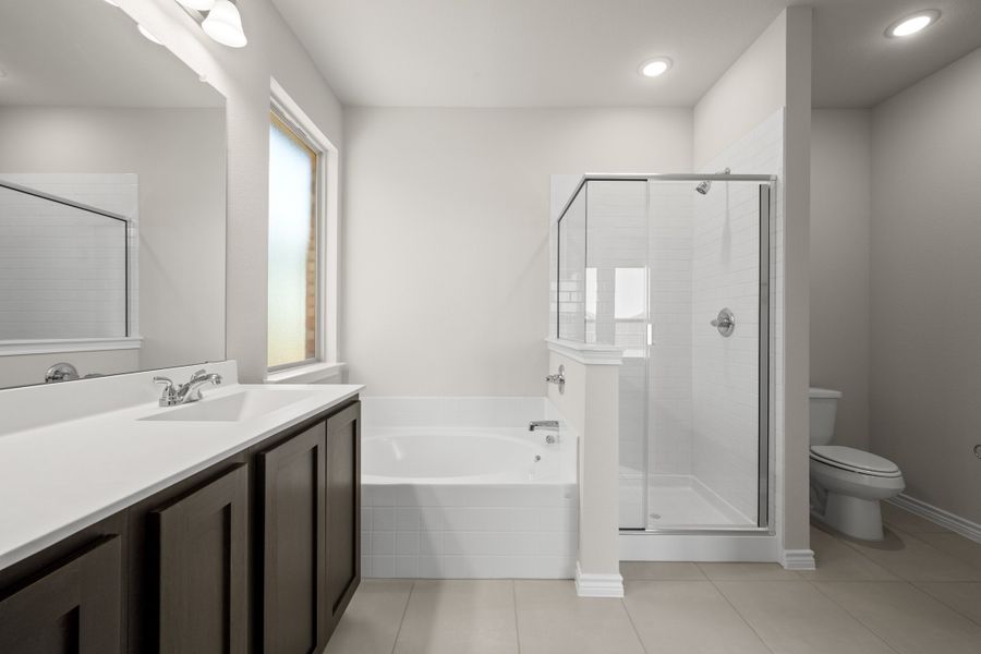 Furnished interior view inside a new home in Baker Farms, Cleburne (Image 15).