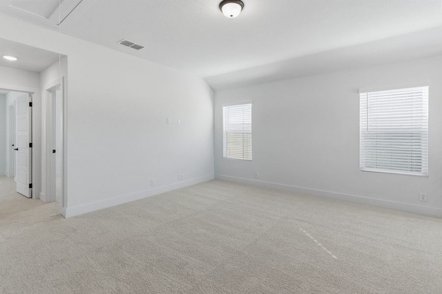 Spacious, unfurnished interior of a new home in Centero at Stone Oak, San Antonio (Image 30).