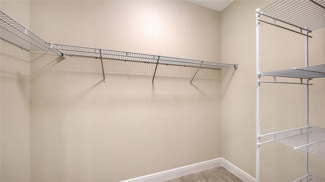 Spacious, unfurnished interior of a new home in Grand Park, Sarasota (Image 33).