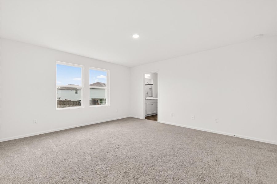 Spacious, unfurnished interior of a new home in Chapel Run, Montgomery (Image 40).