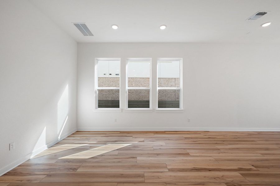 Spacious, unfurnished interior of a new home in Wolf Ranch, Georgetown (Image 37).