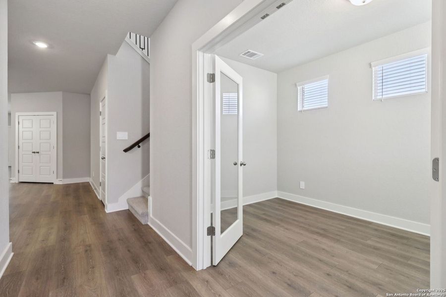 Spacious, unfurnished interior of a new home in Thomas Pond, San Antonio (Image 28). Spacious, unfurnished interior of a new home in Thomas Pond, San Antonio (Image 28).