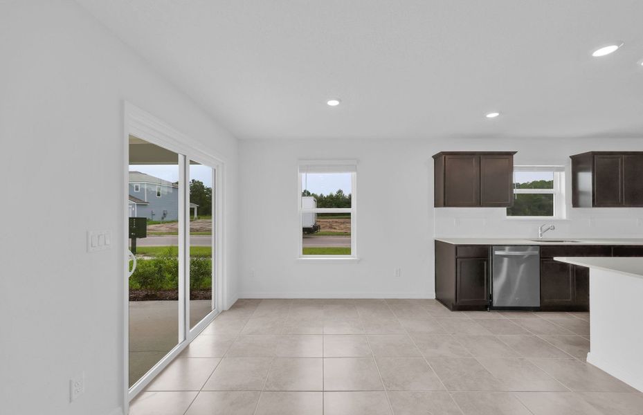 Spacious, unfurnished interior of a new home in Wells Landing, Jacksonville (Image 16).